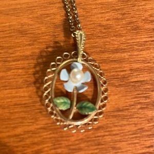 Krementz Daffodil Necklace